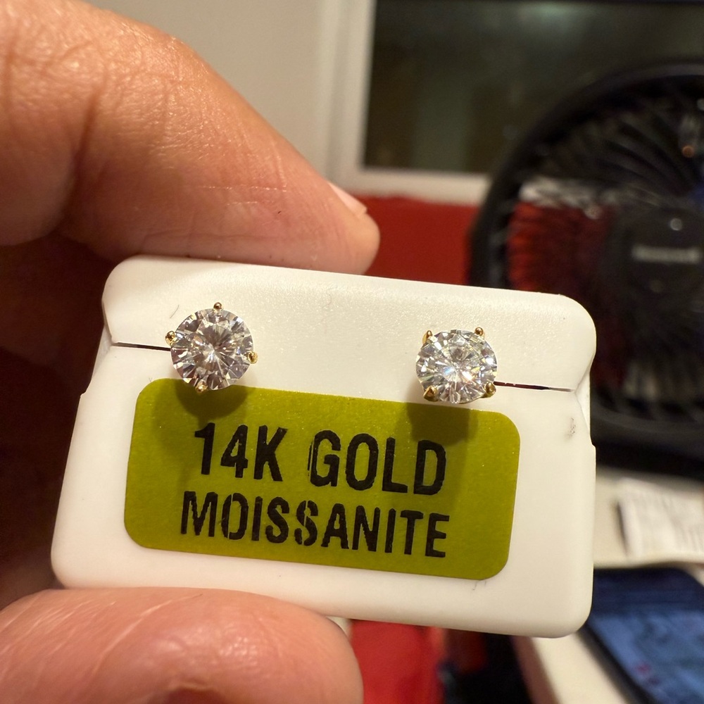 Real solid, 14k yellow gold Moissanite earring 1.00ctw